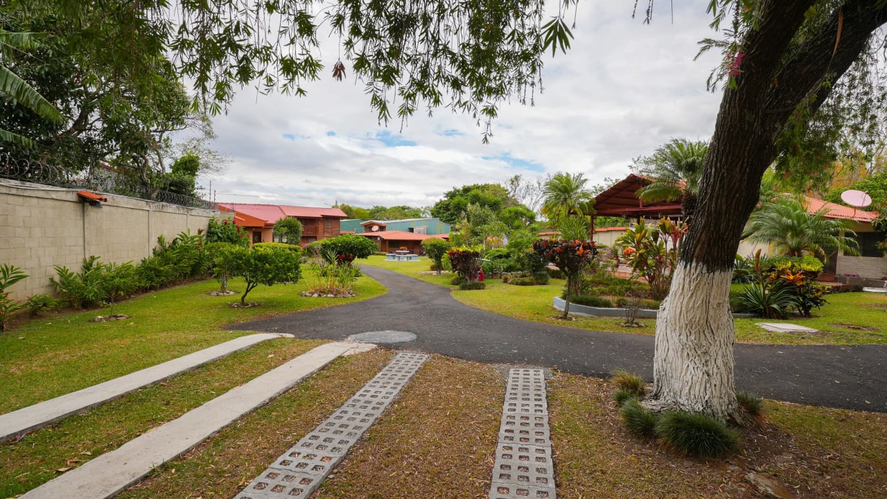 Los Olivos | Beautiful Property with Multiple Cabins and Studios for Sale in Heredia