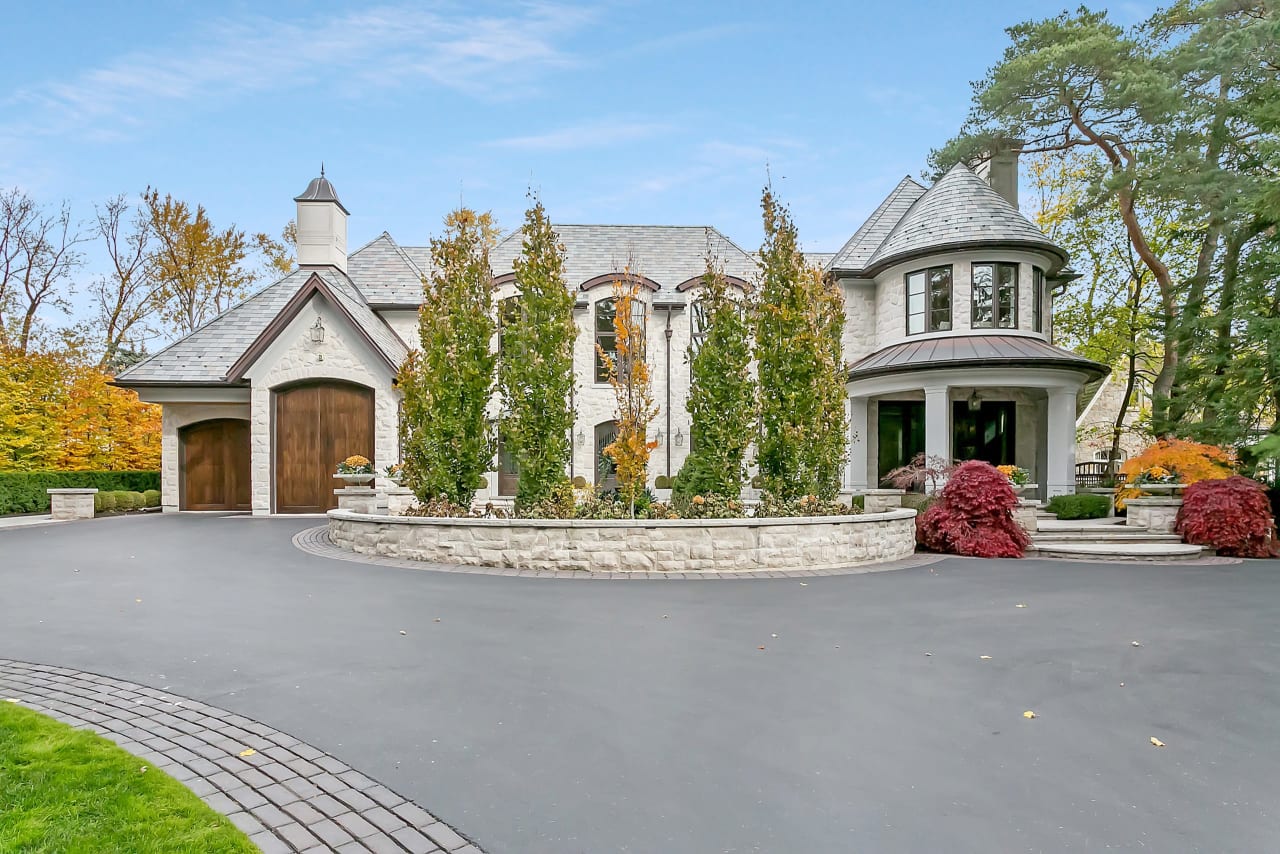 327 Balsam Drive Oakville, ON L6J 3X7 Goodale Miller Team