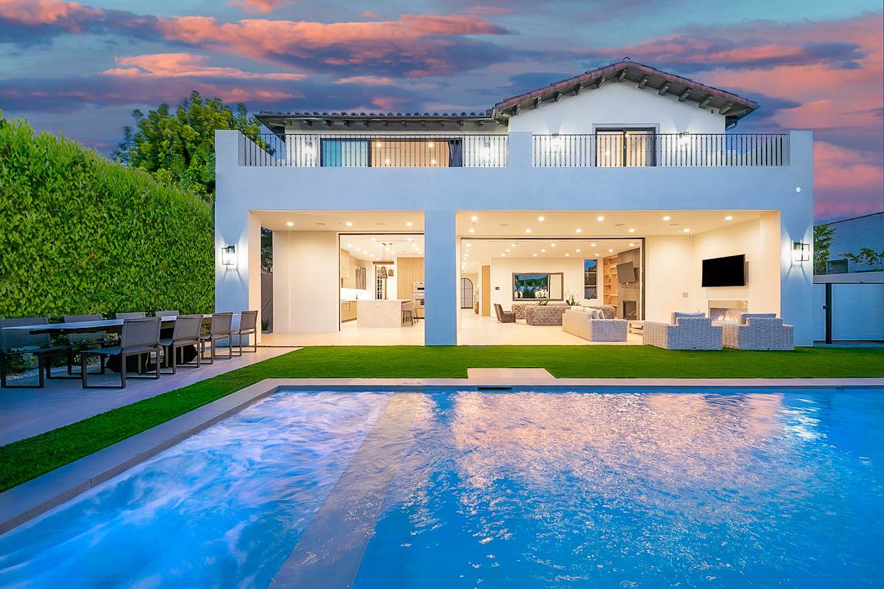 329 S Rodeo Dr Beverly Hills, CA 90210 5 Beds, 5.5 Baths Living