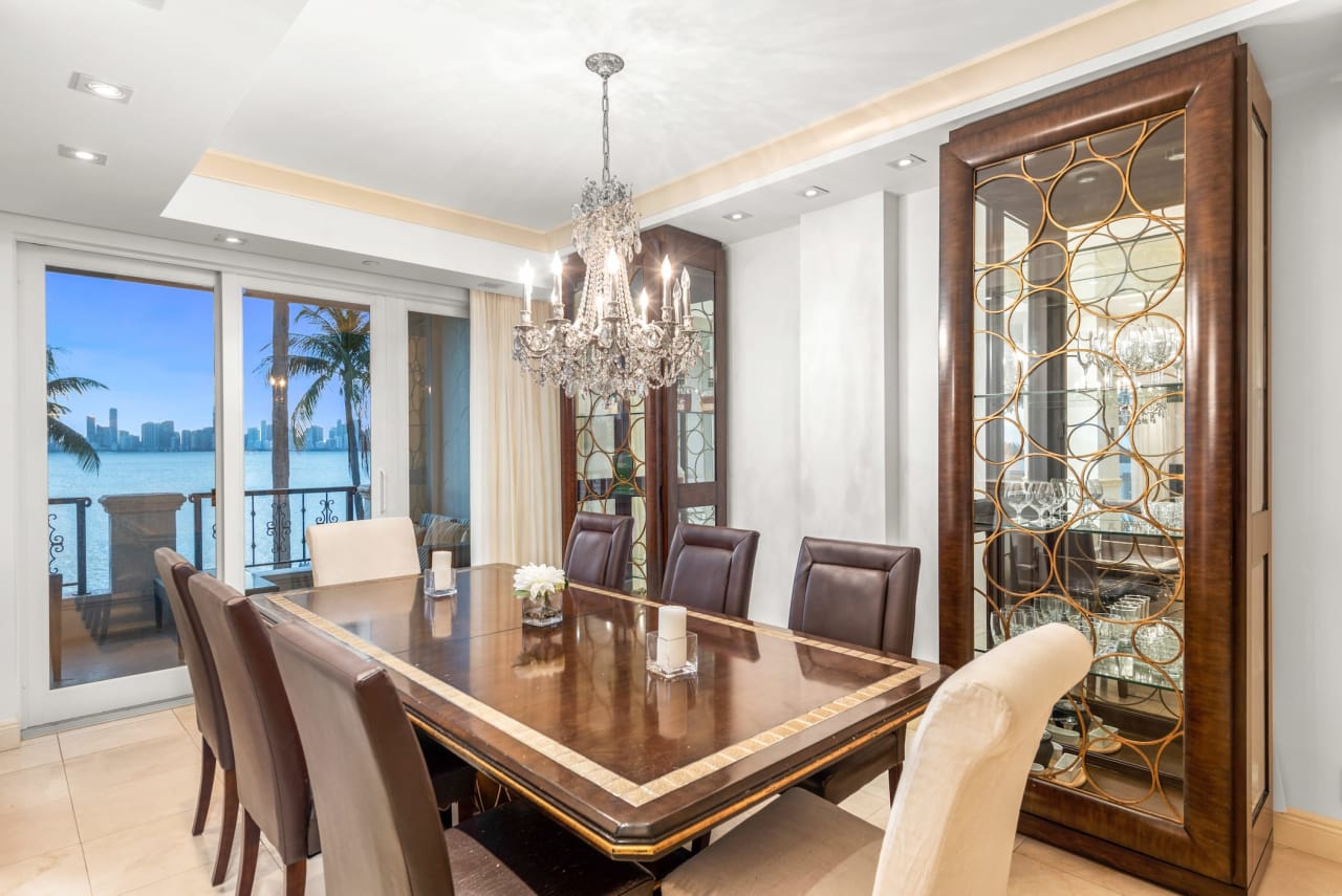 2426 FISHER ISLAND DR