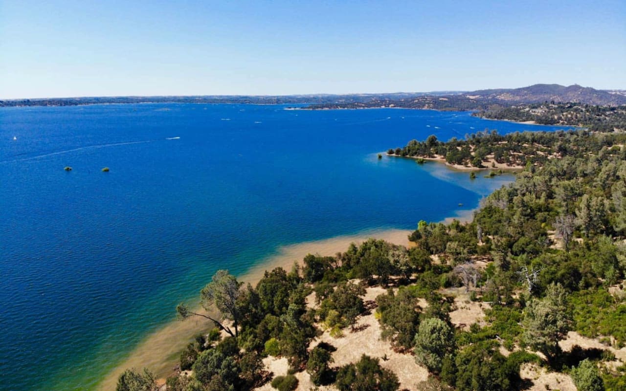 A beautiful body of water surrounded by lush greenery.