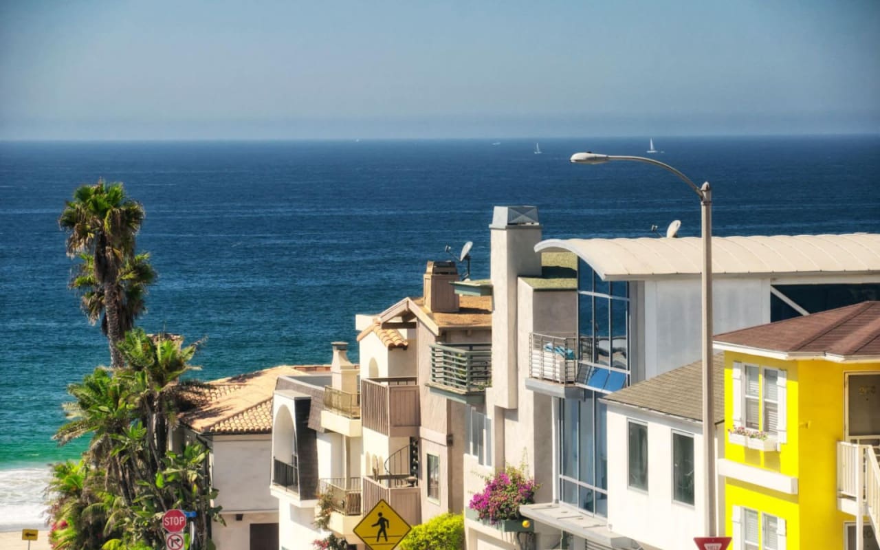 The Role of Real Estate Agents in Manhattan Beach