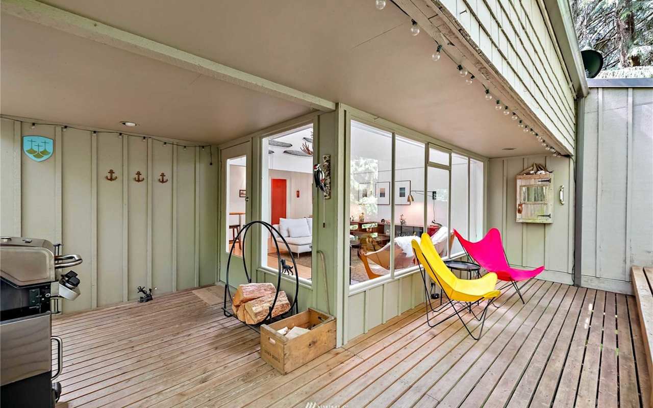 MidCentury Modern in Hartstene Pointe