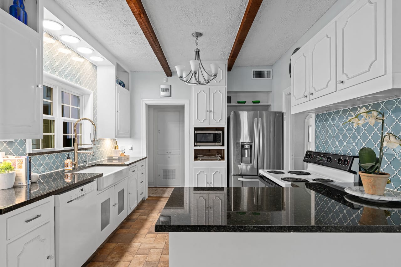 Acreage, Elegance and Timeless Allure in S. Austin's Coveted Sunset Valley Austin Real Estate