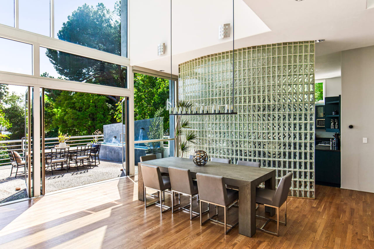 Commanding Architectural Upper Beachwood Canyon