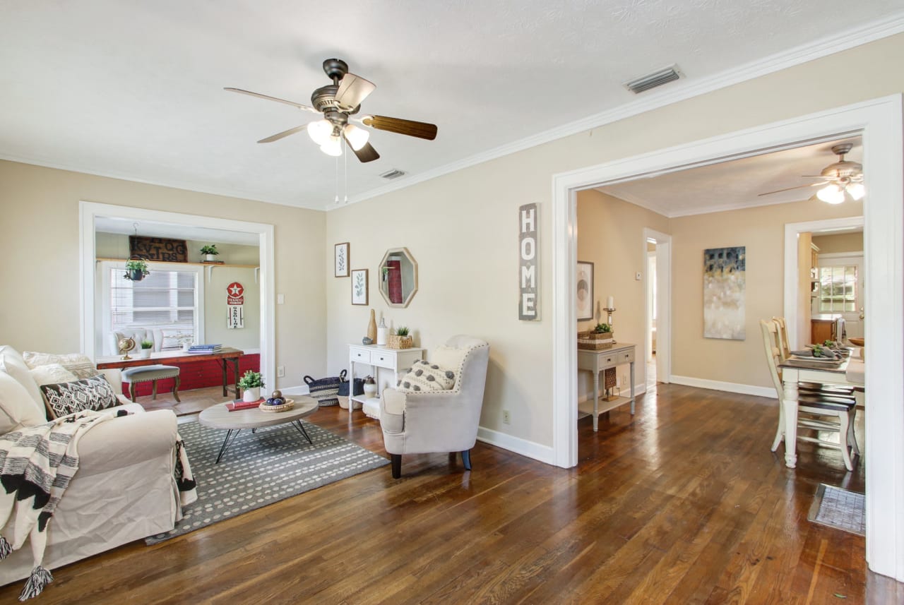 TOUR THIS AFFORDABLE $284,900 STYLISH BUNGALOW IN THE MURRAY HILL NEIGHBORHOOD IN JACKSONVILLE, FL