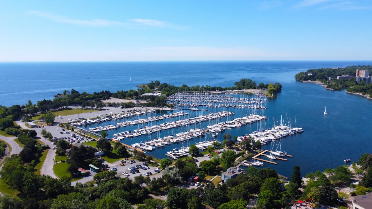 Humber Bay Park - Discover Toronto's Breathtaking Urban Oasis 