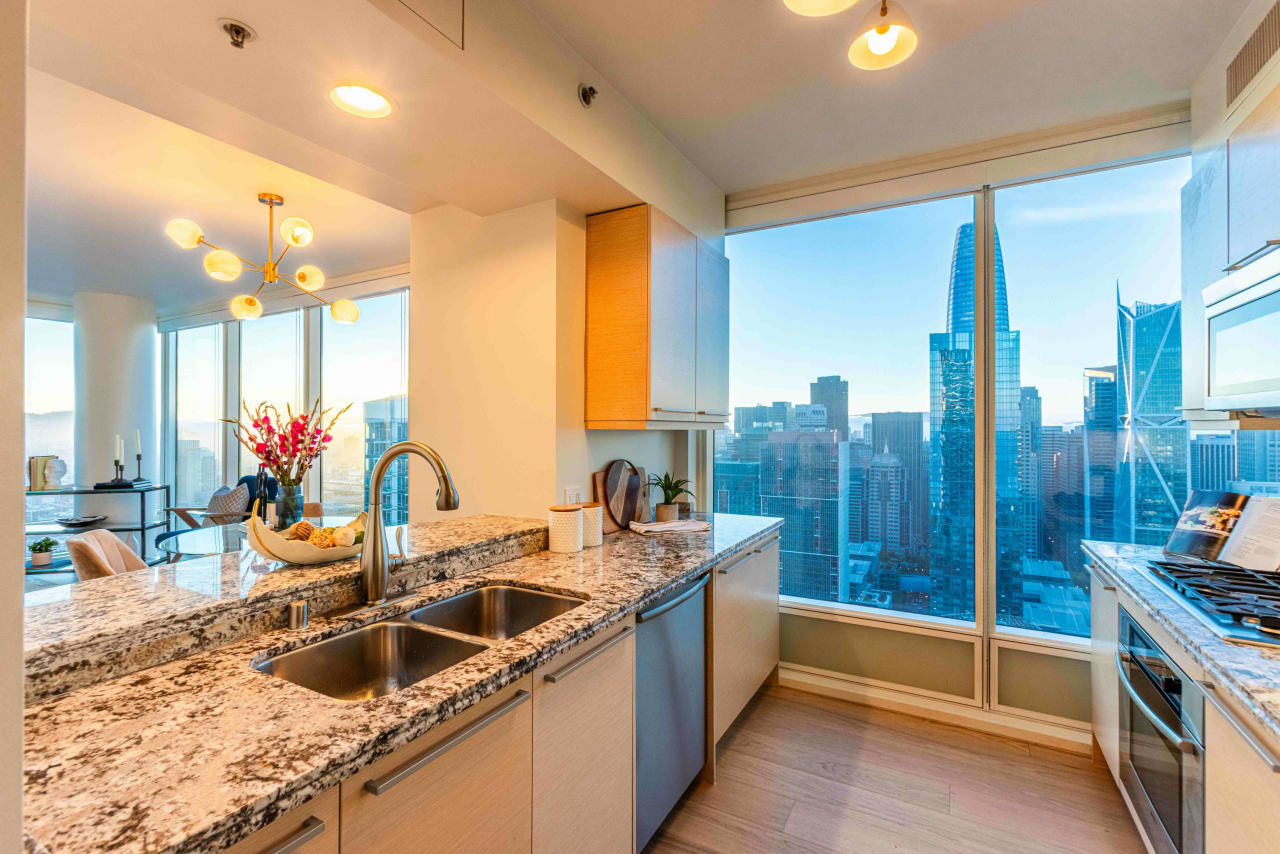 425 1st Street Unit: 4306