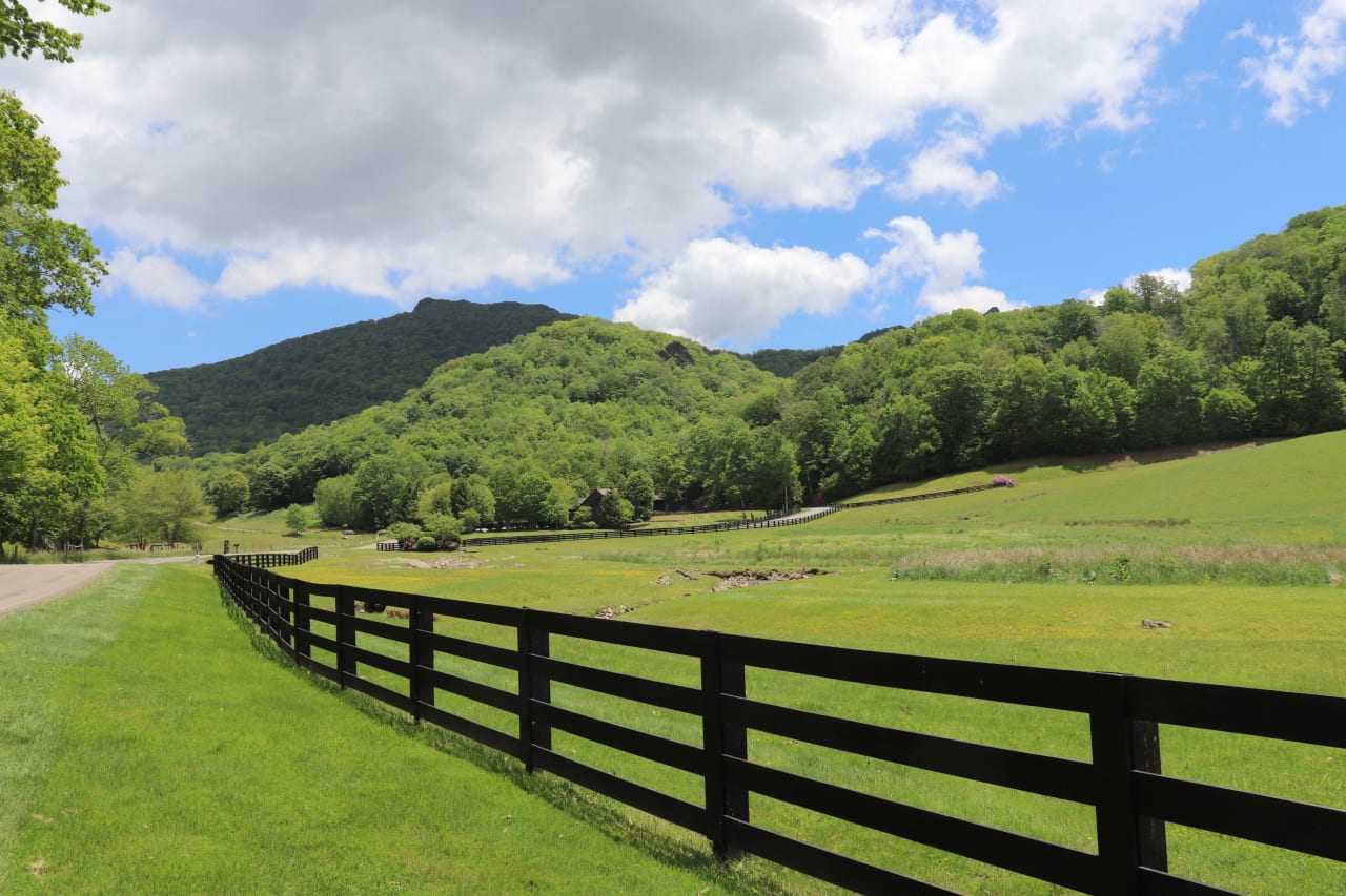 Banner Elk Real Estate Baker Realty of Lenoir, Inc.