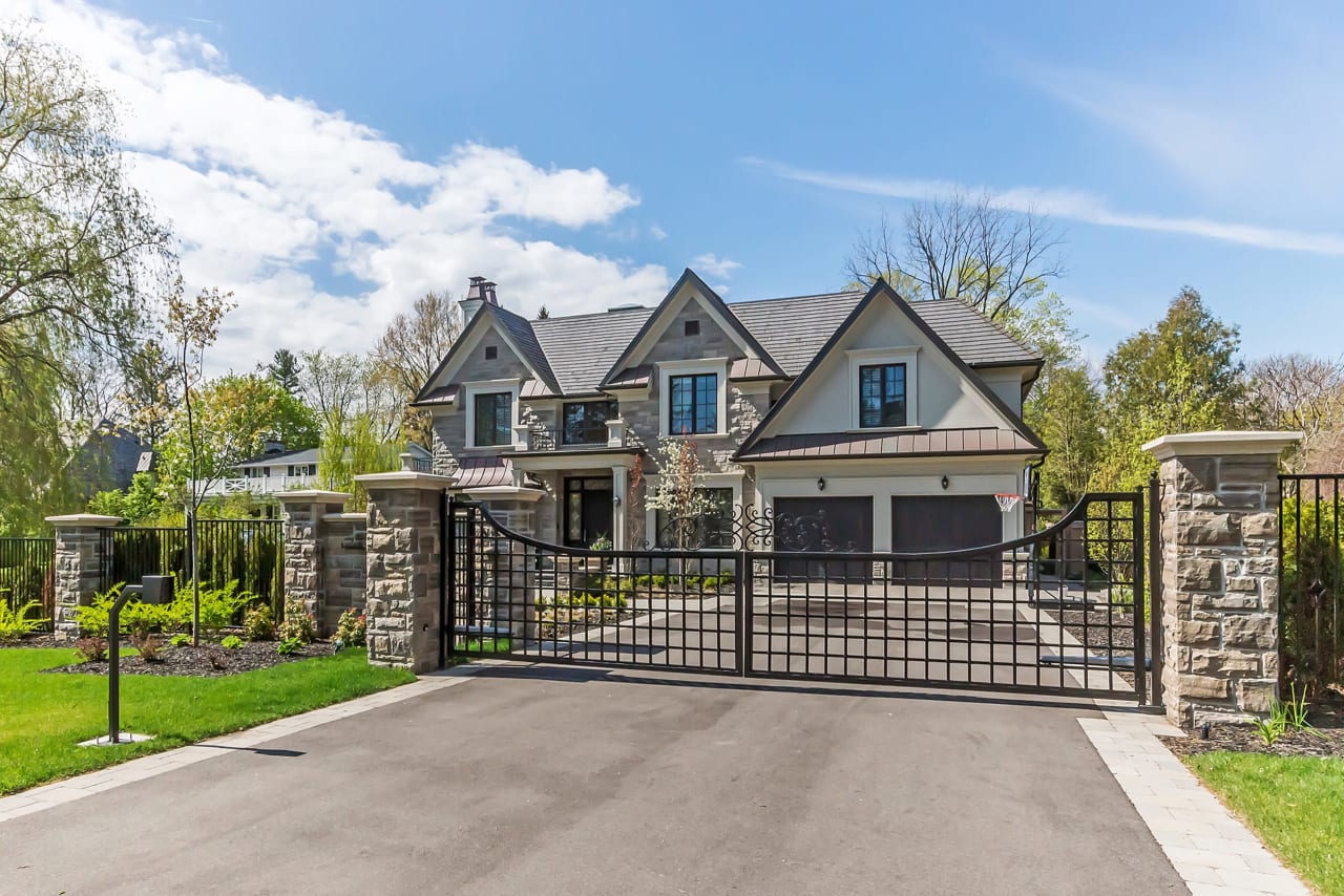 276 Chartwell Road Oakville, ON L6J 3Z9 Goodale Miller Team