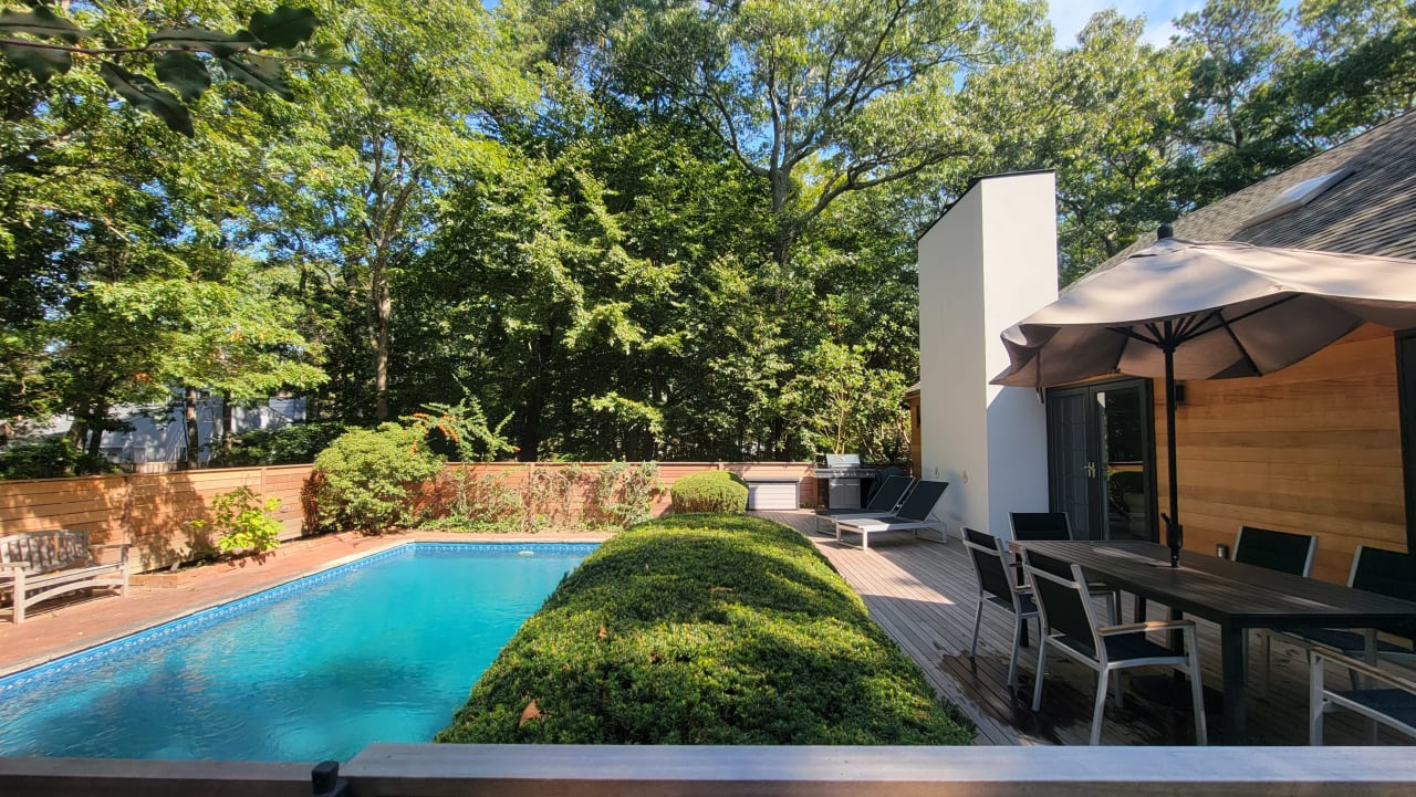 BEST IN CLASS. EAST HAMPTON'S NORTHWEST WOODS