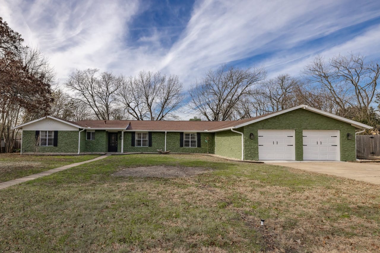 Dog friendly mid-century 1-story home near Domain