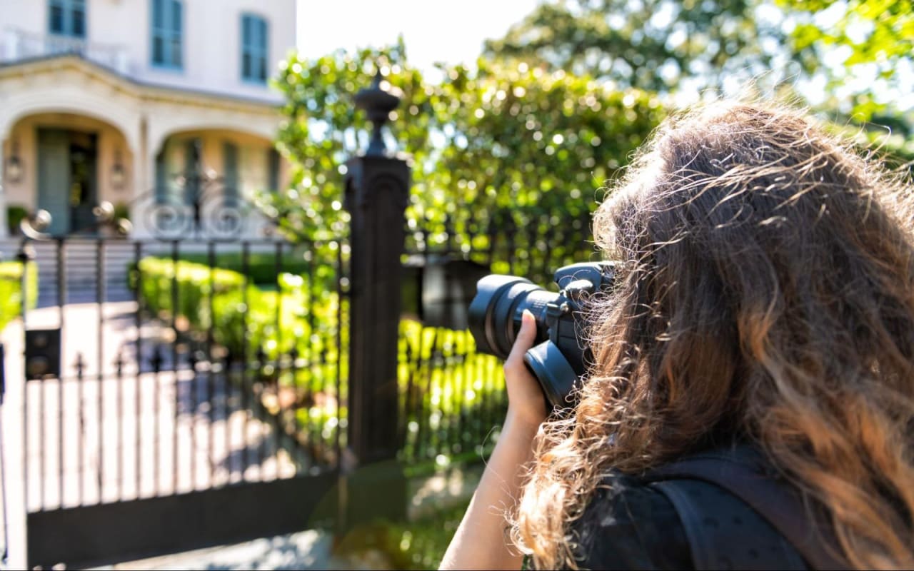 How to Take Pictures of Your House to Sell