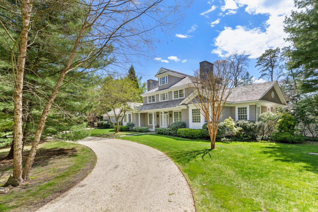 8 Old Point Road, Quogue