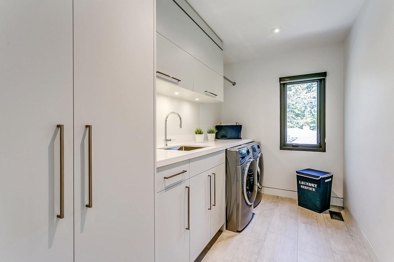 168 Forestwood Drive Oakville, ON L6J 4E6 Goodale Miller Team