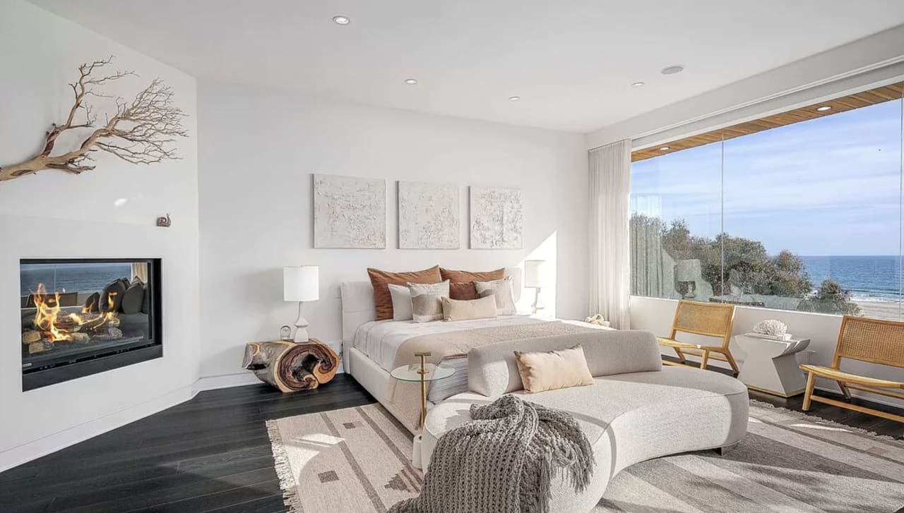 Custom home perched on the cliffs of Santa Monica Canyon 49 Mabery Rd