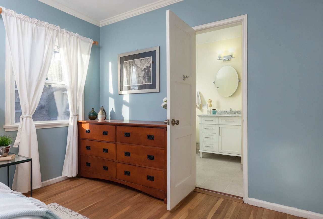 3430 MONTROSE Avenue