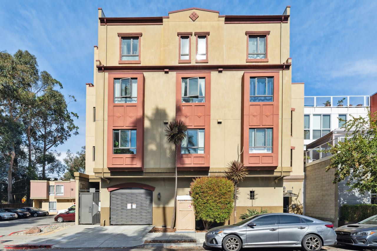 574 48th Street, Unit 204