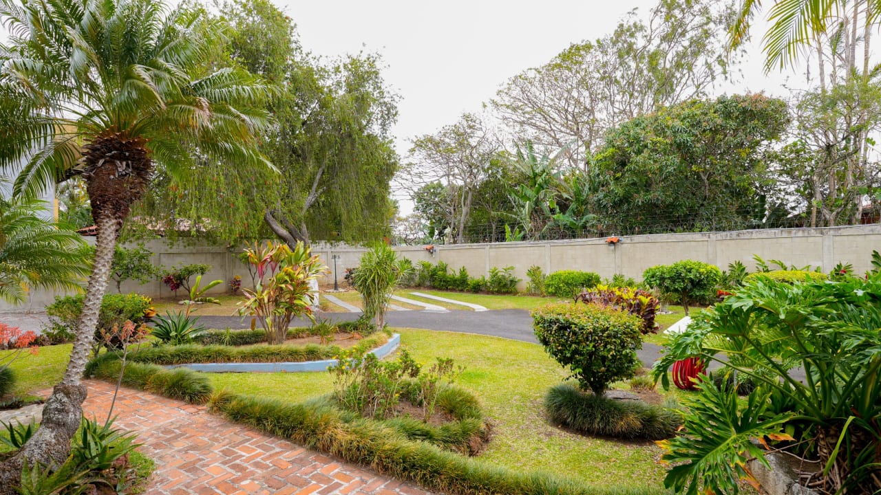 Los Olivos | Beautiful Property with Multiple Cabins and Studios for Sale in Heredia