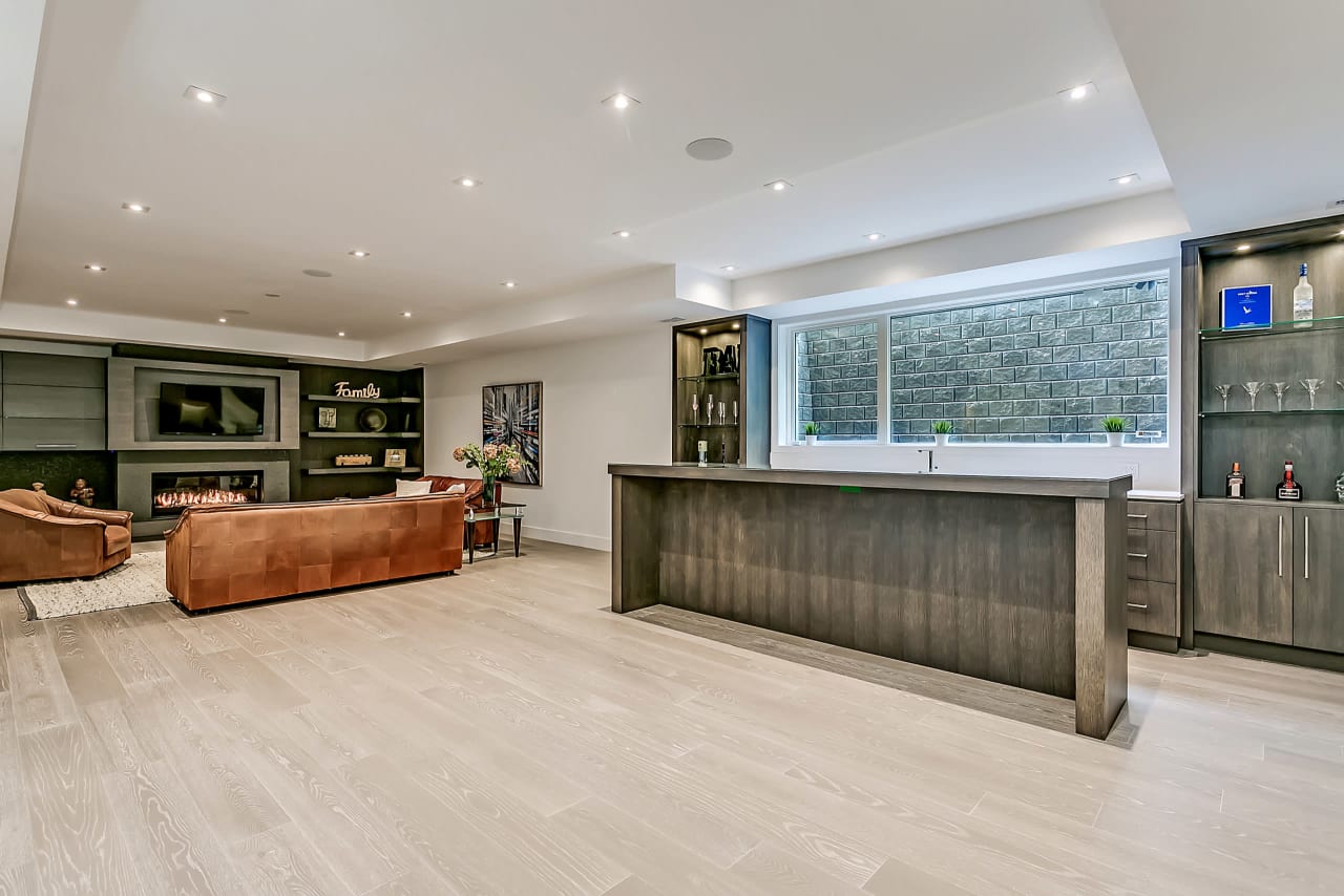 168 Forestwood Drive Oakville, ON L6J 4E6 Goodale Miller Team