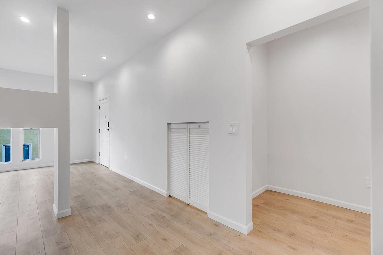 122 1/2 North Park View Street