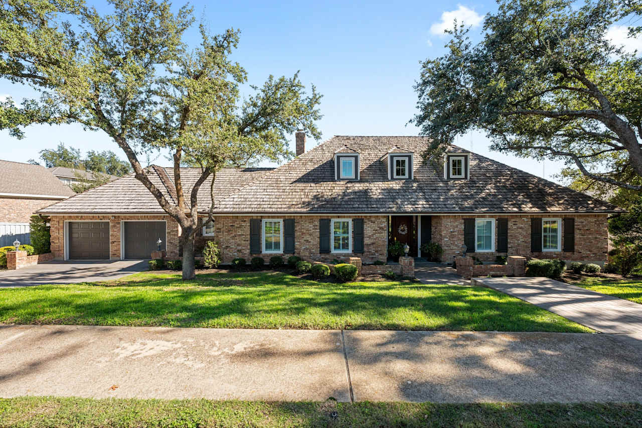 3401 Riva Ridge Road | Charming Westlake Residence