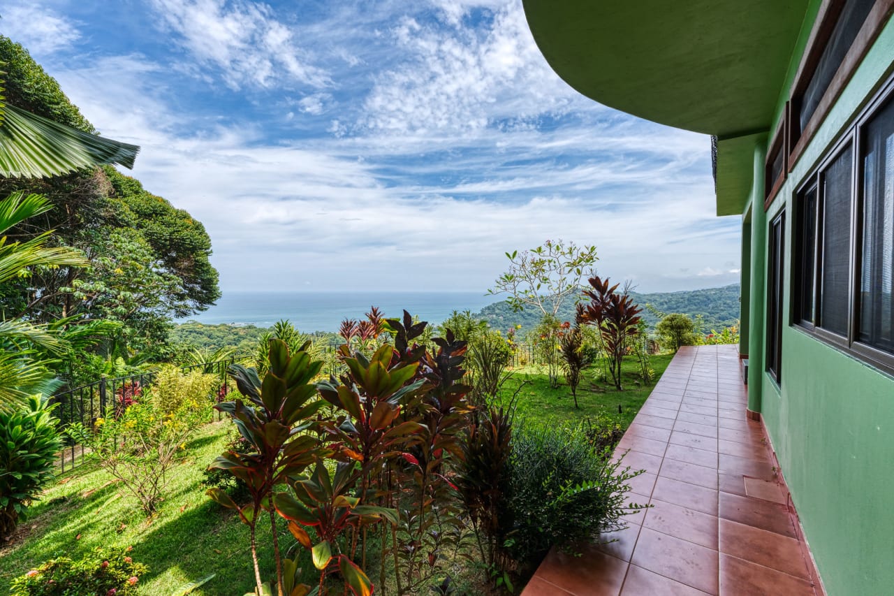 Best Views in Dominical – Home with Apartment and Infinity Pool