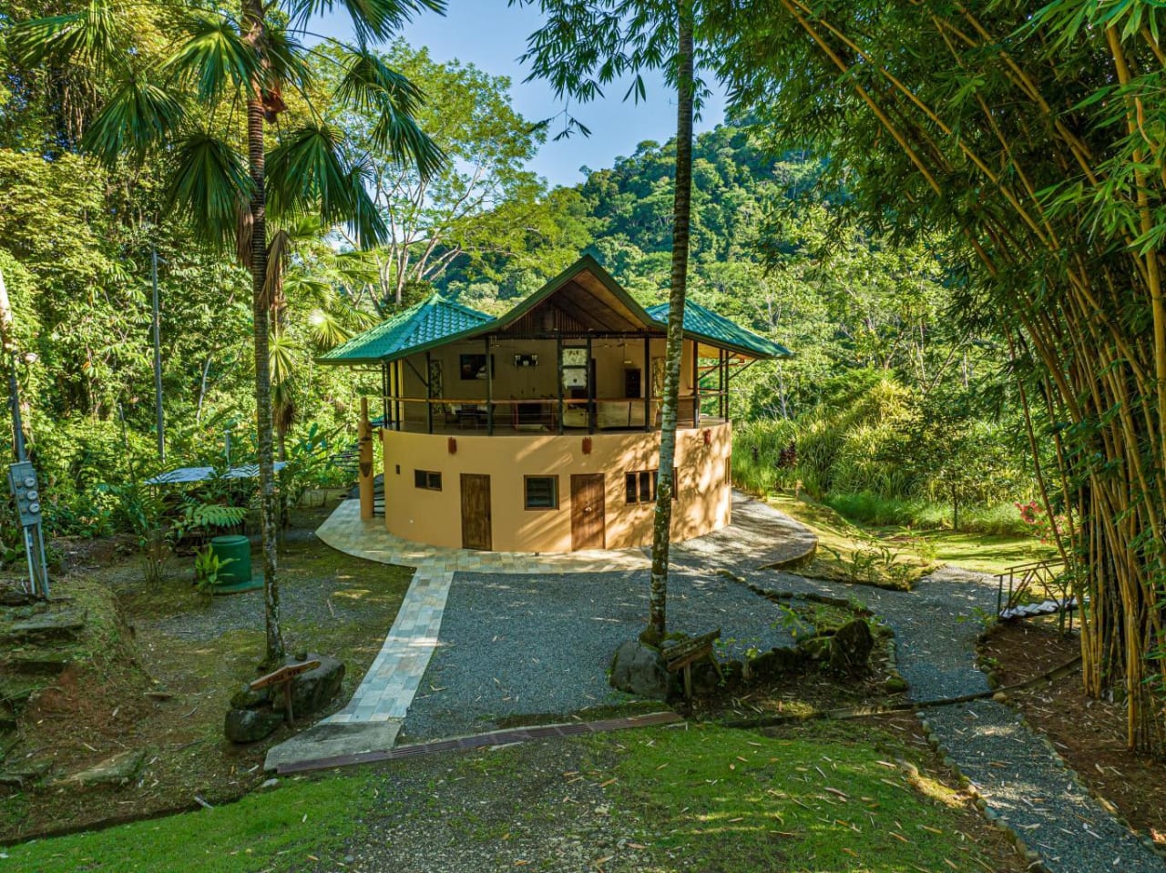 Uvita, Jungle Retreat Center on the Uvita River. Private and 17 Acres