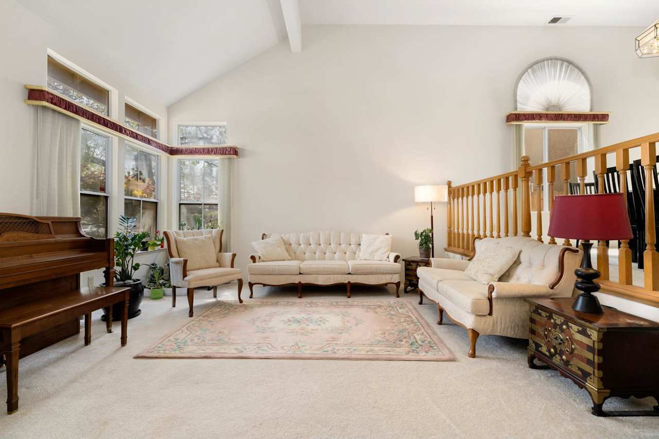 Jenny Rosas Kinship Real Estate