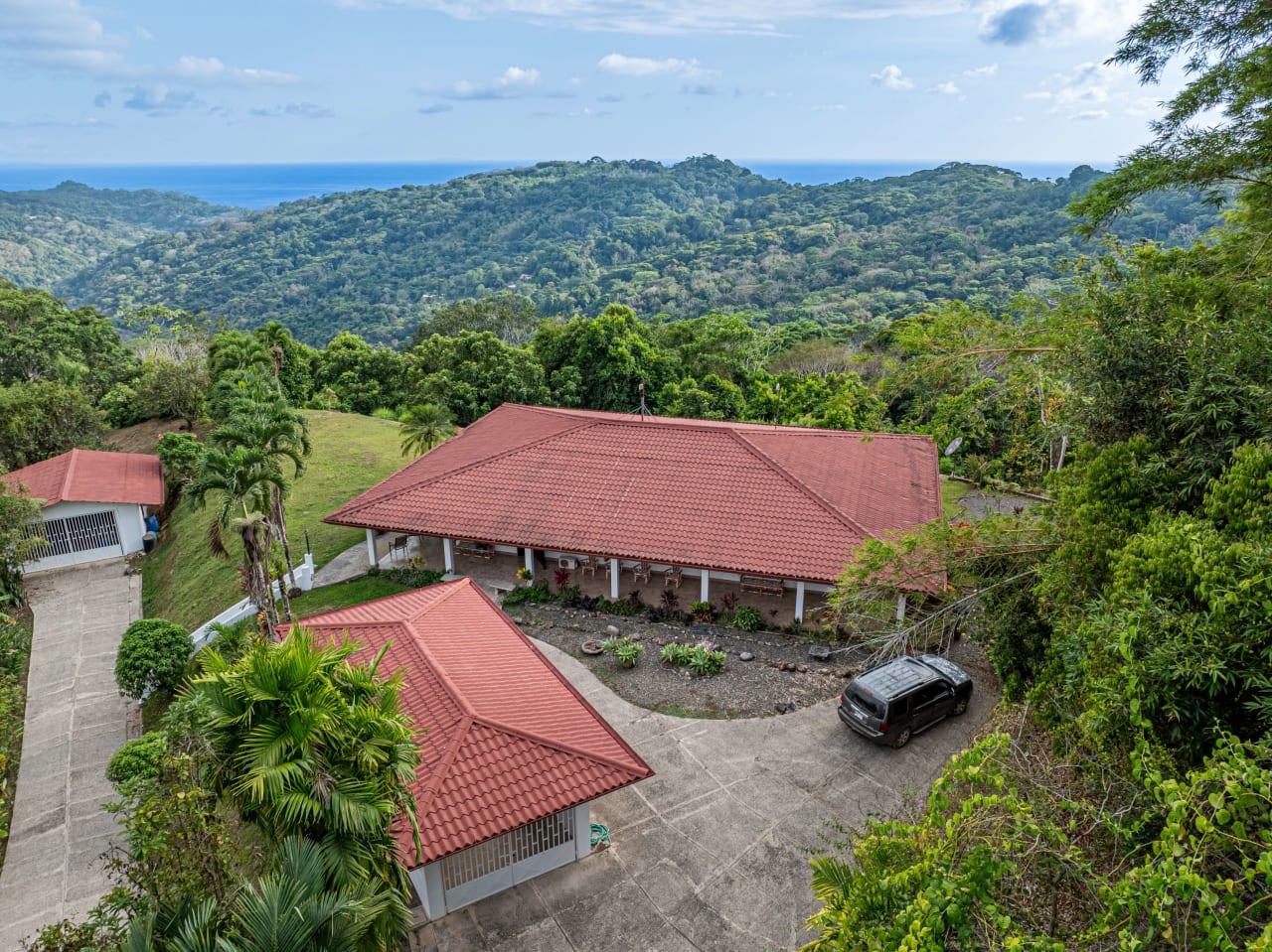 Casa De La Rosa, 3 Bedroom Ocean View Home in Lagunas!