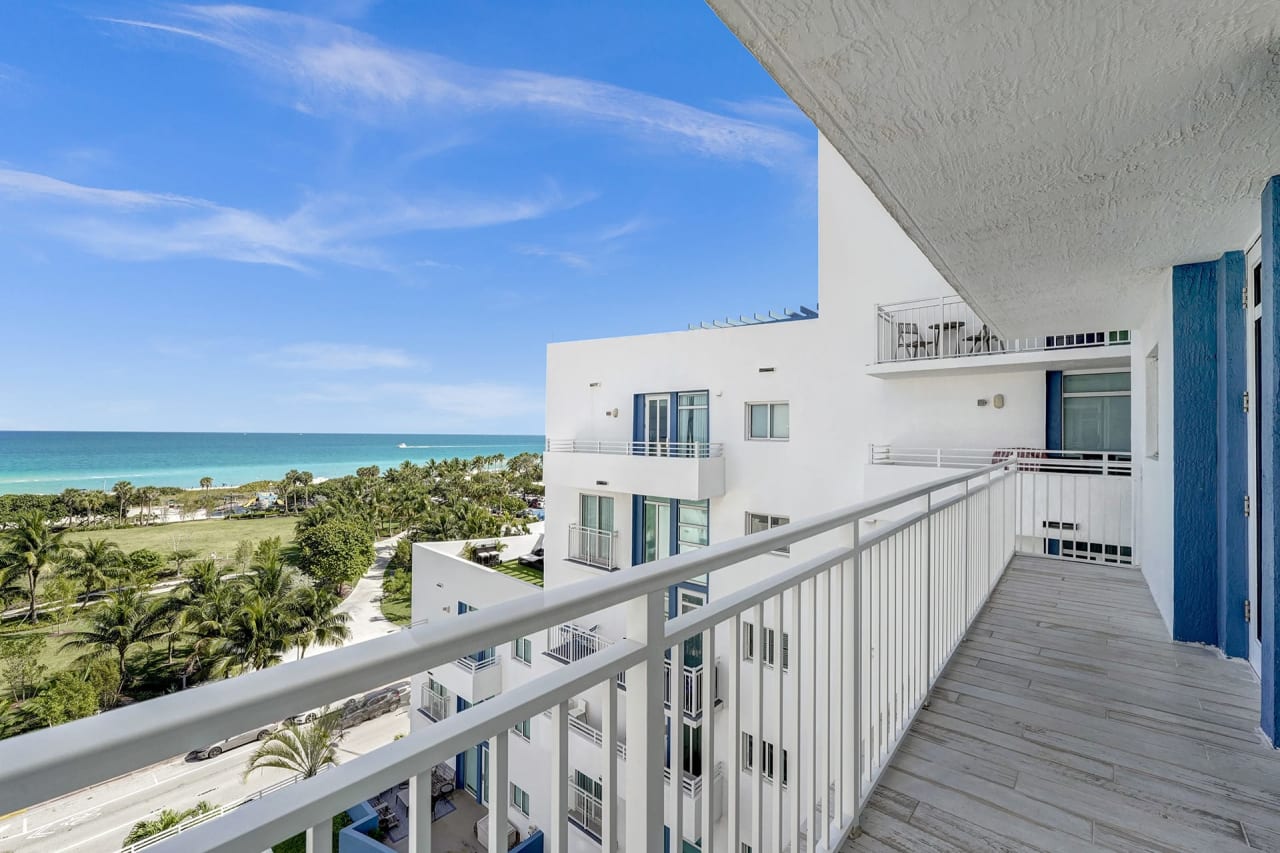 7600 Collins Ave Unit: 910