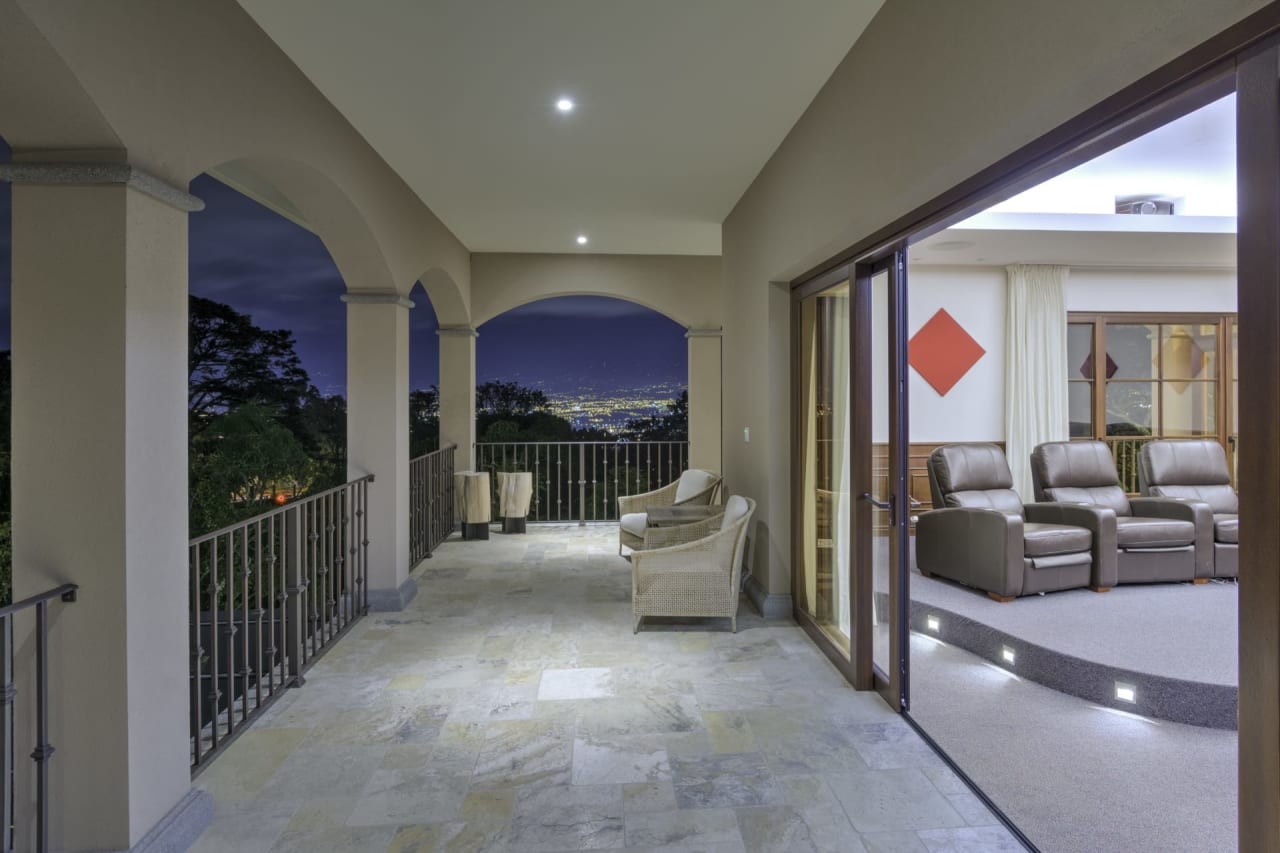 Exquisite Residence In Escazu