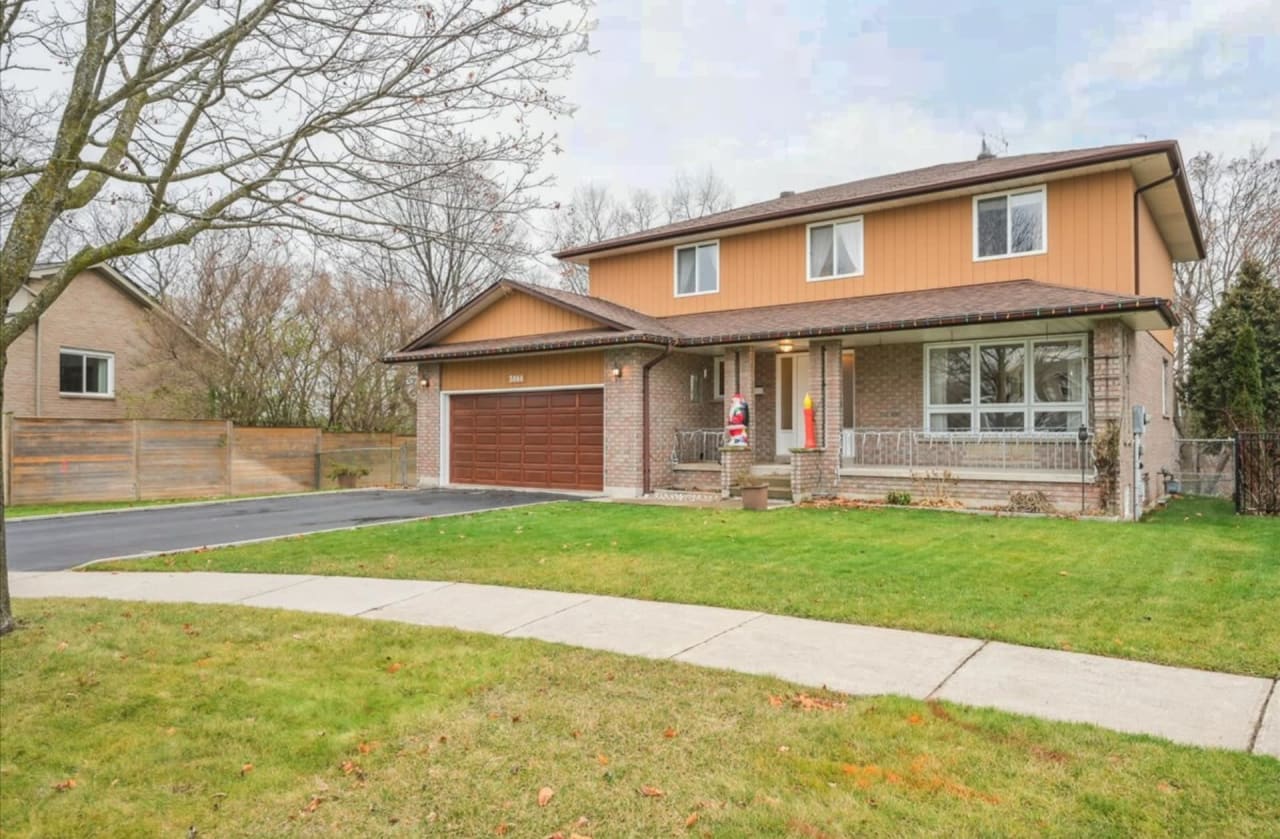 Situated on a quiet court & backing onto Bronte Creek