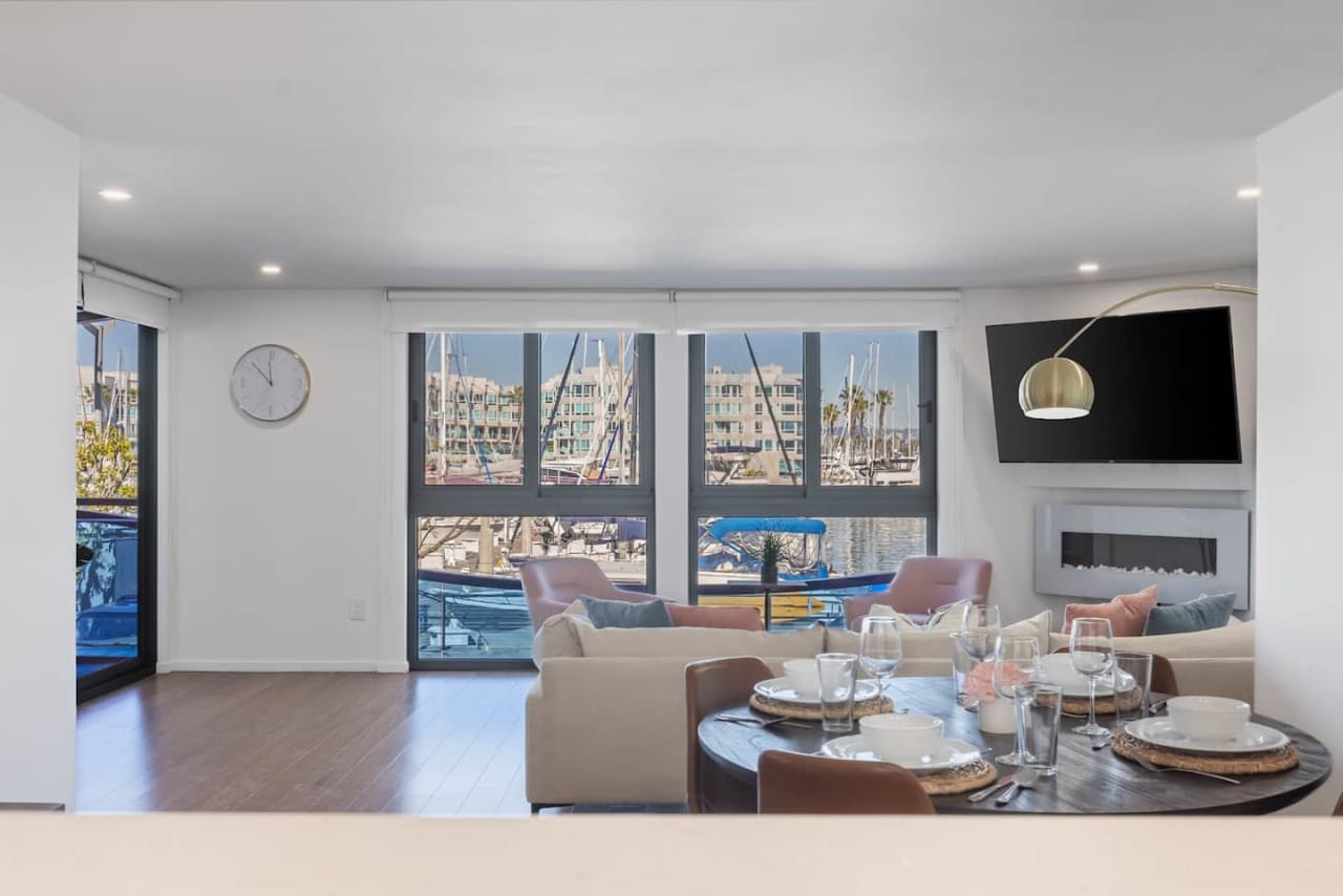 Two Bedroom Apartment with Marina Views