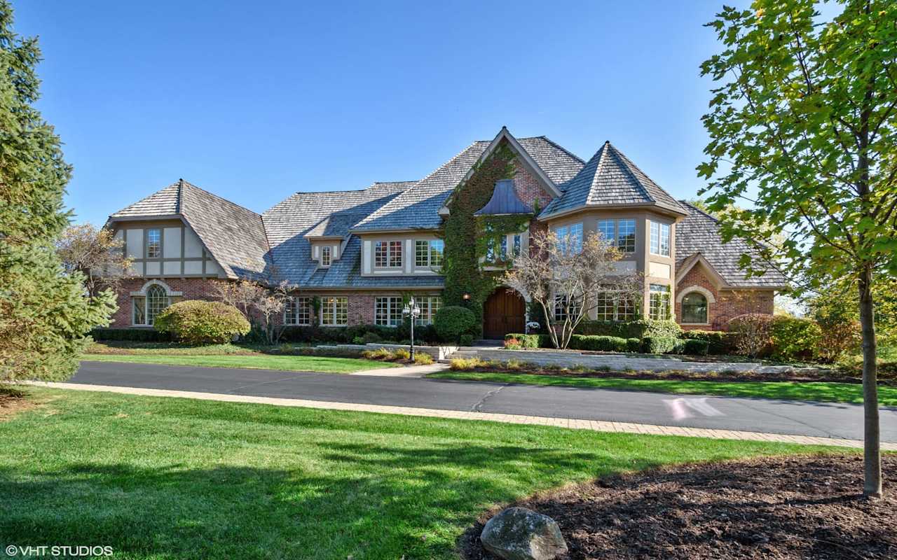 Tara Kelleher Team Chicago Real Estate Top Agent Barrington, Illinois