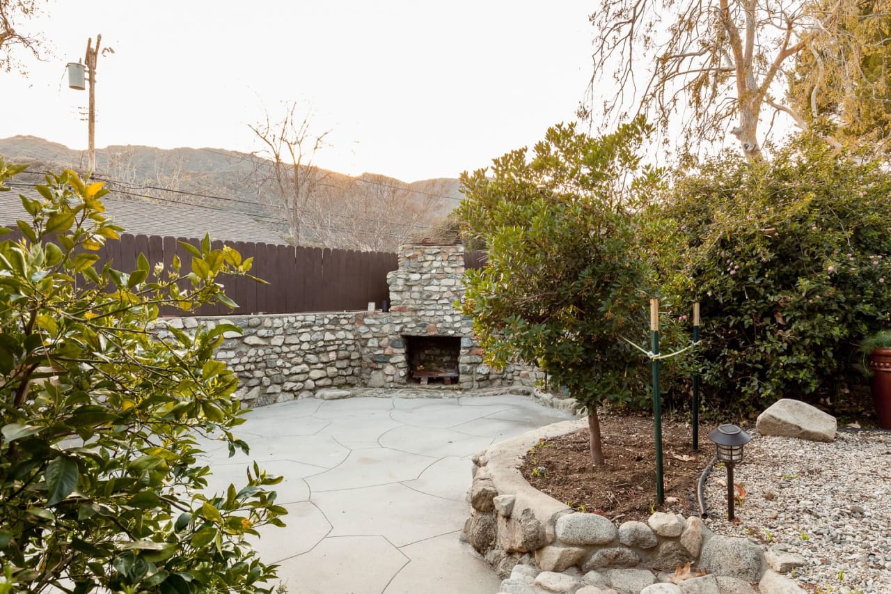 3430 MONTROSE Avenue