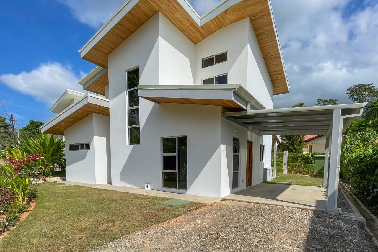 Low-Maintenance 3-Bedroom Villa With Pool & Peaceful Terraza On Calle Buganvillea In Ojochal Costa Rica