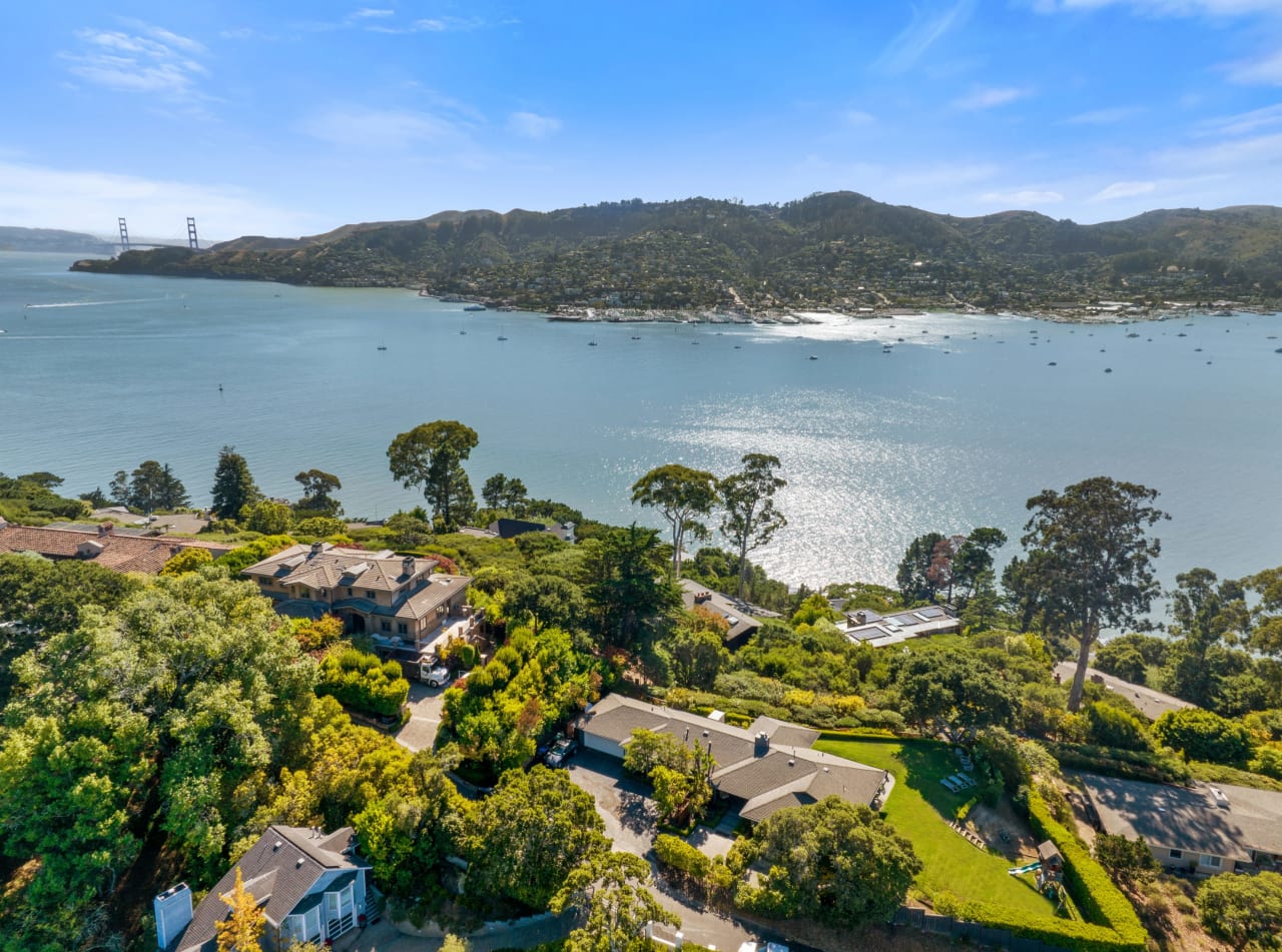 Exceptional Location on Belvedere Island