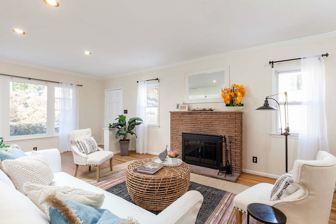 3430 MONTROSE Avenue