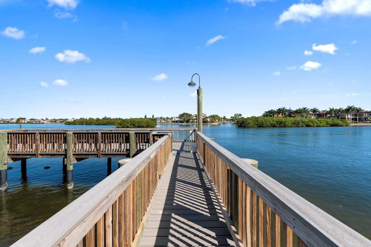 Short walk from the unit to this private fishing pier.
