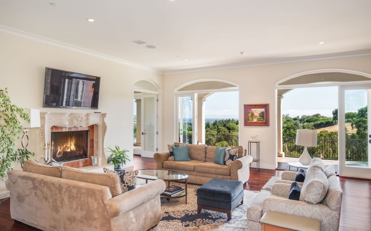 5795 CALPINE DR Real Estate Listing Bill & Daniel Moss