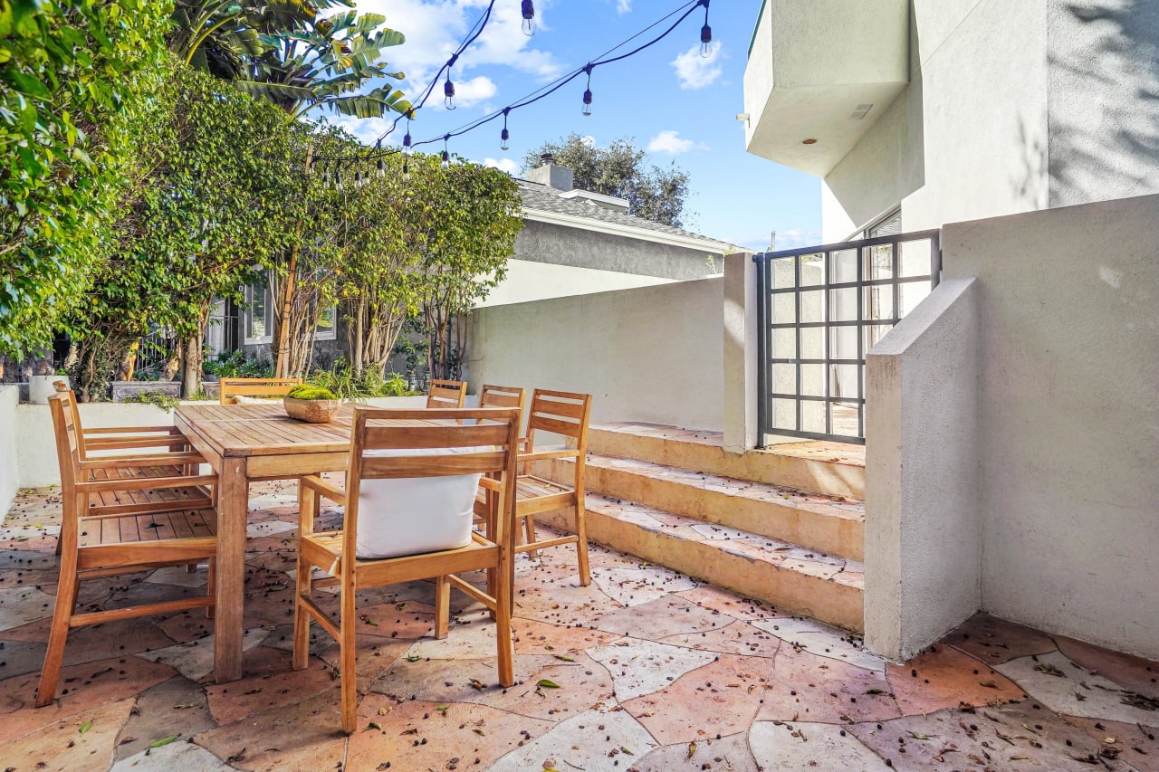 Santa Monica Townhouse Rochelle Maize Beverly Hills Real Estate Agent