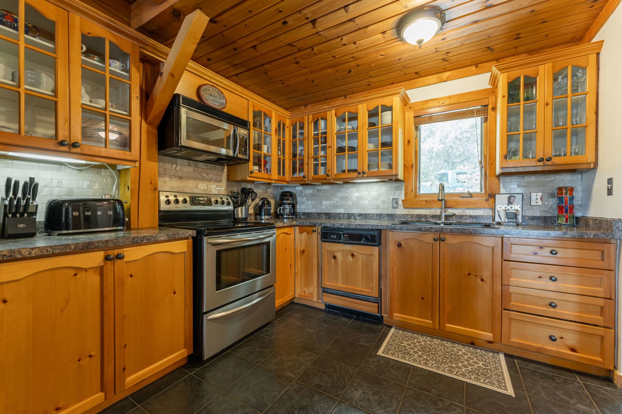 1025 Yukon Trail Haliburton