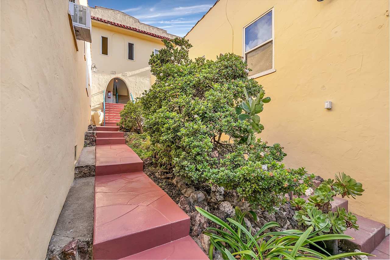 122 1/2 North Park View Street