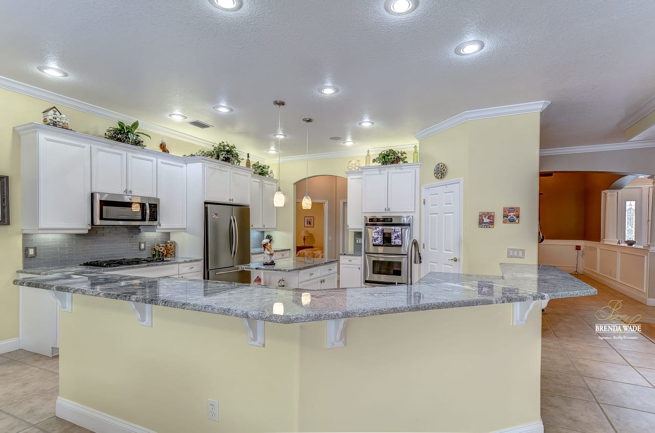 721 Citrus Wood Lane Valrico, FL 33594 Brenda Wade Team