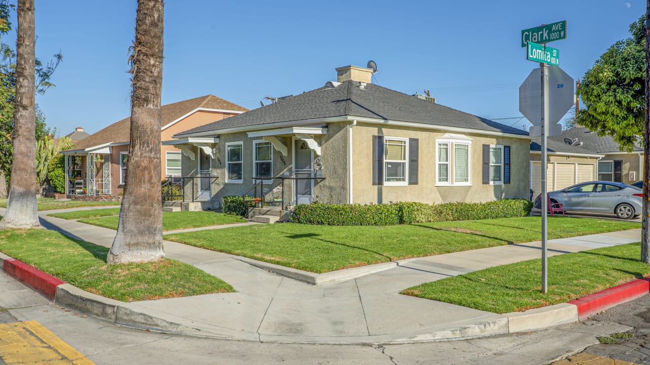 4-Plex in Prime Burbank Area with Great Upside Potential 