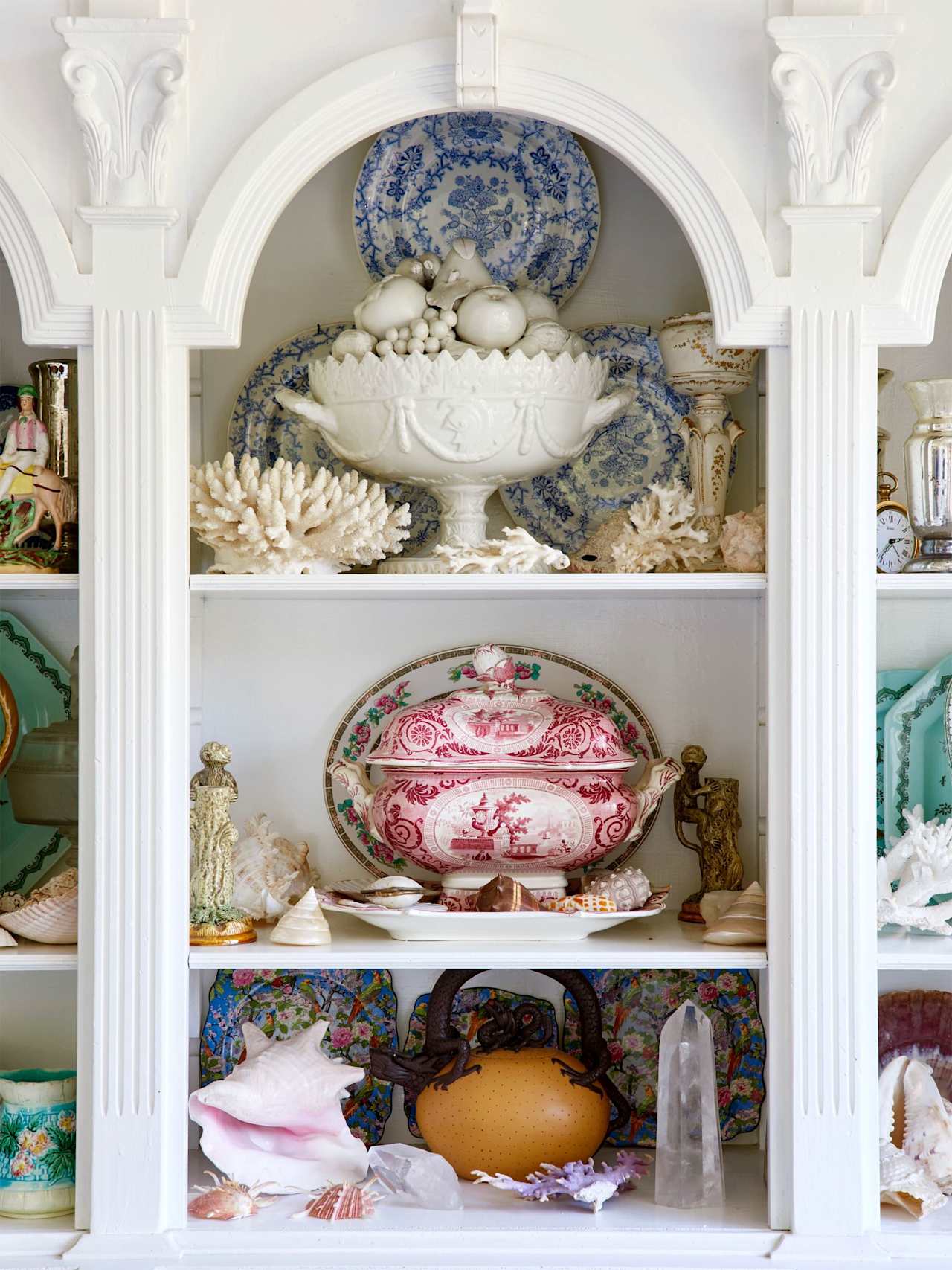 8805 LOOKOUT MOUNTAIN Avenue