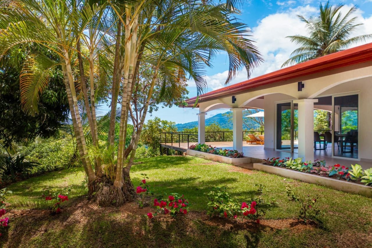 Casa Blanca: Luxury Oceanview 4 Bedroom Uvita Home