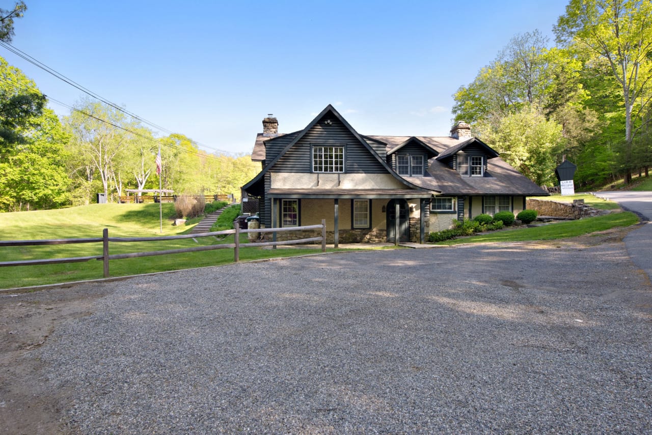 71 Forest Range Road, Katonah