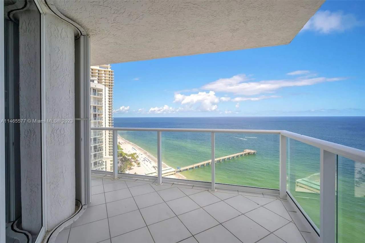 16445 Collins Ave Apt 2626